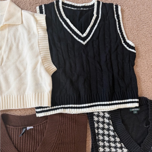 Women’s Sweater Bundle - Picture 7 of 7